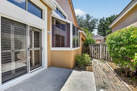 10124 NW 4th Street NW Plantation FL 33324