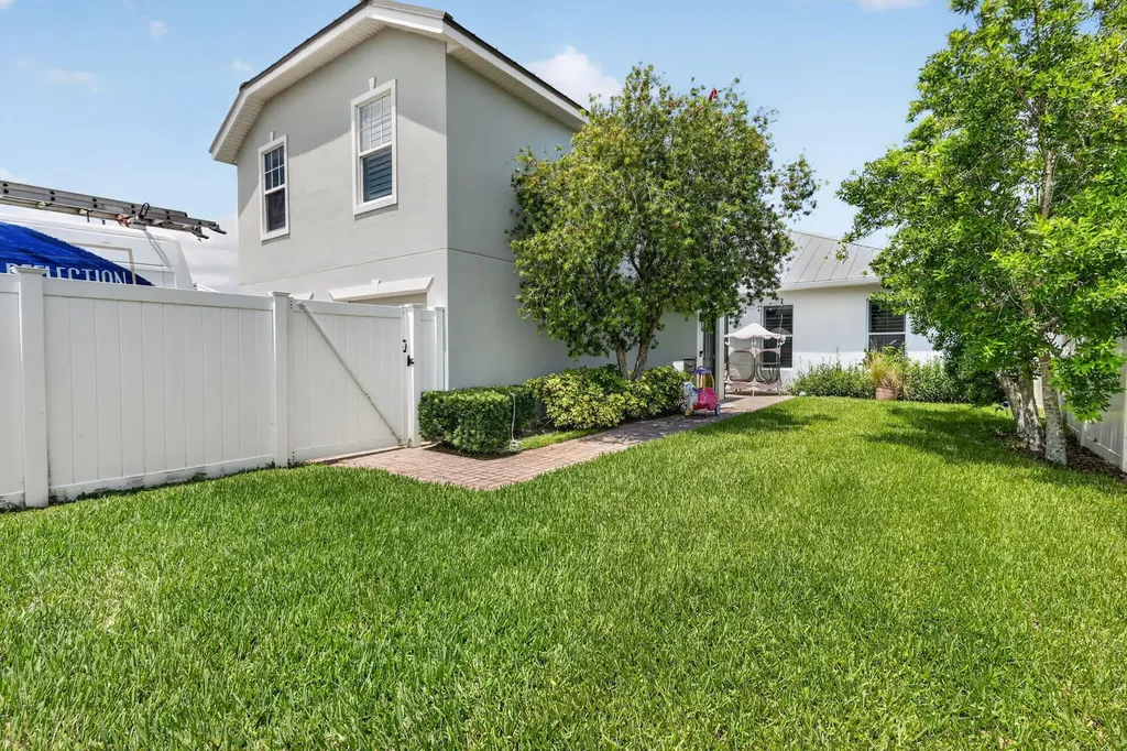 10542 SW Westlawn Boulevard Port St Lucie FL 34987