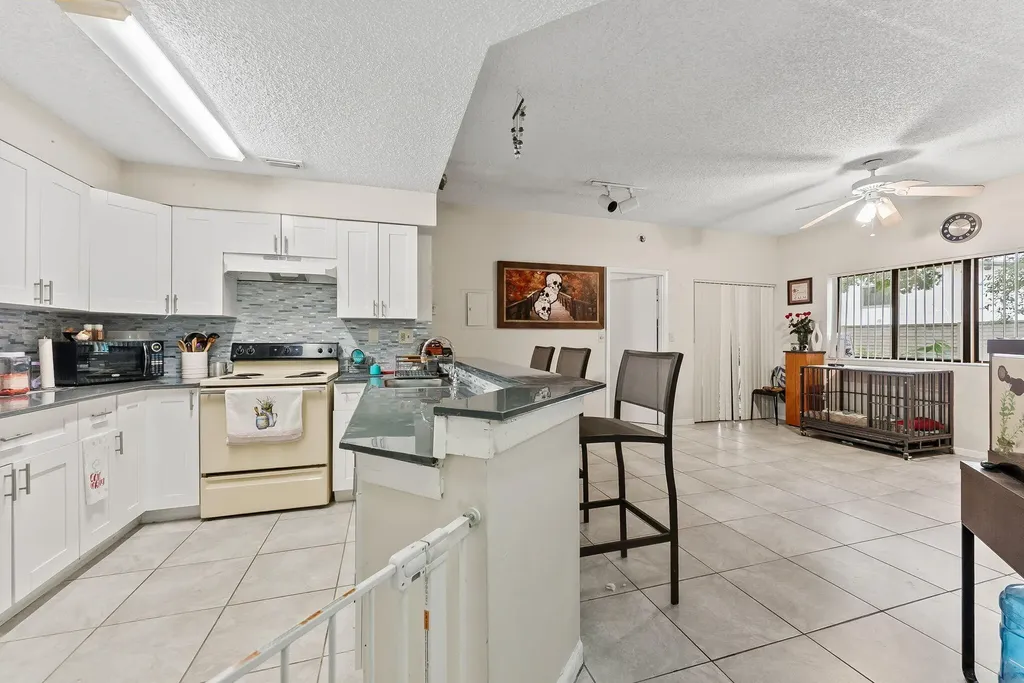 2550 SW 18th Terrace Fort Lauderdale FL 33315