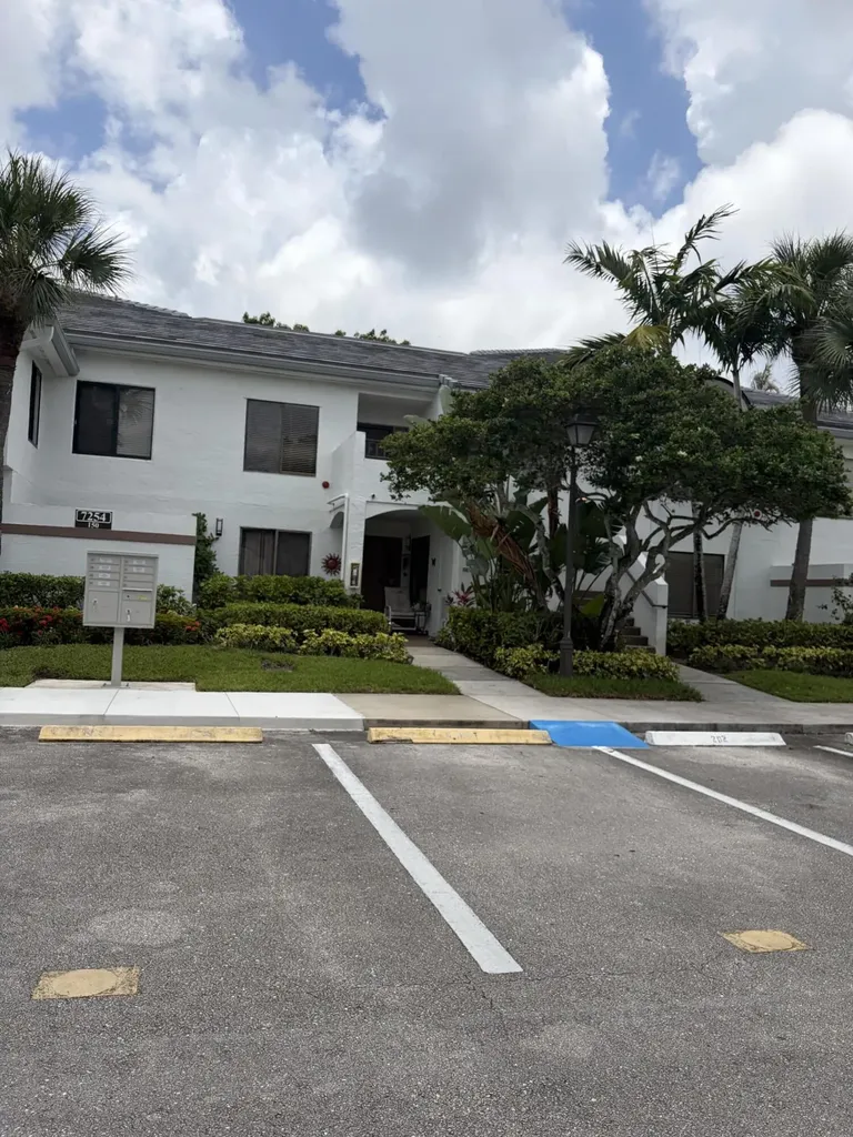 7254 Clunie Place Delray Beach FL 33446