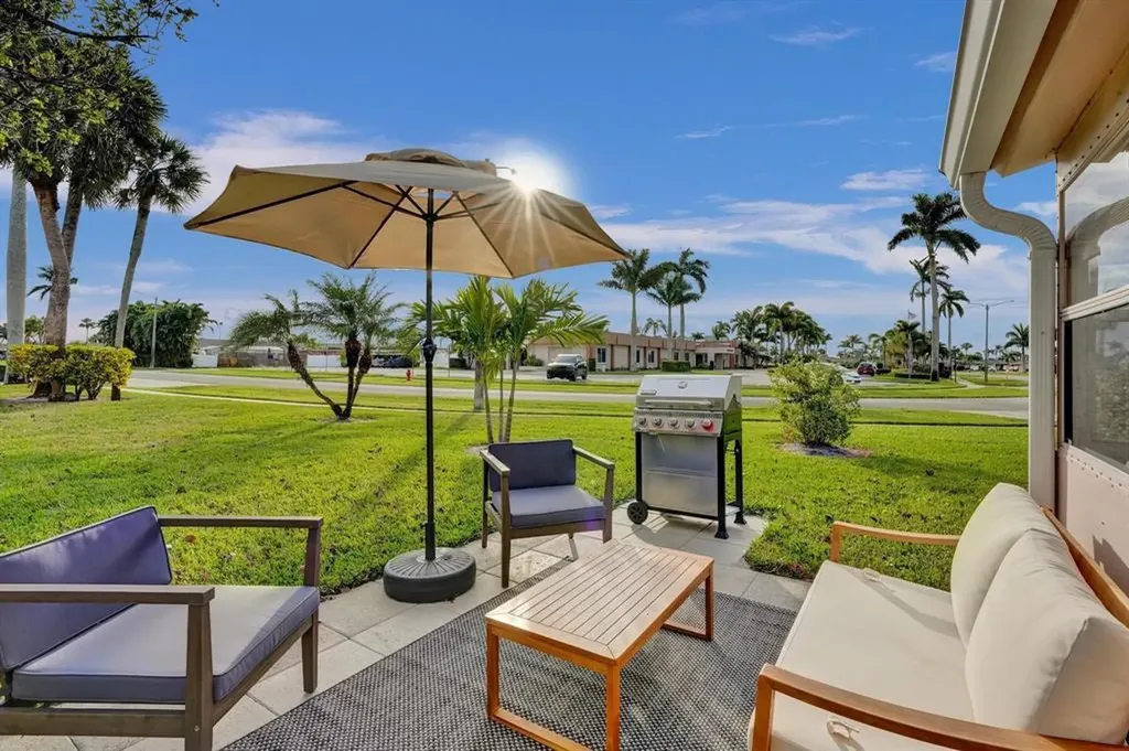2592 E Dudley Drive Drive E West Palm Beach FL 33415
