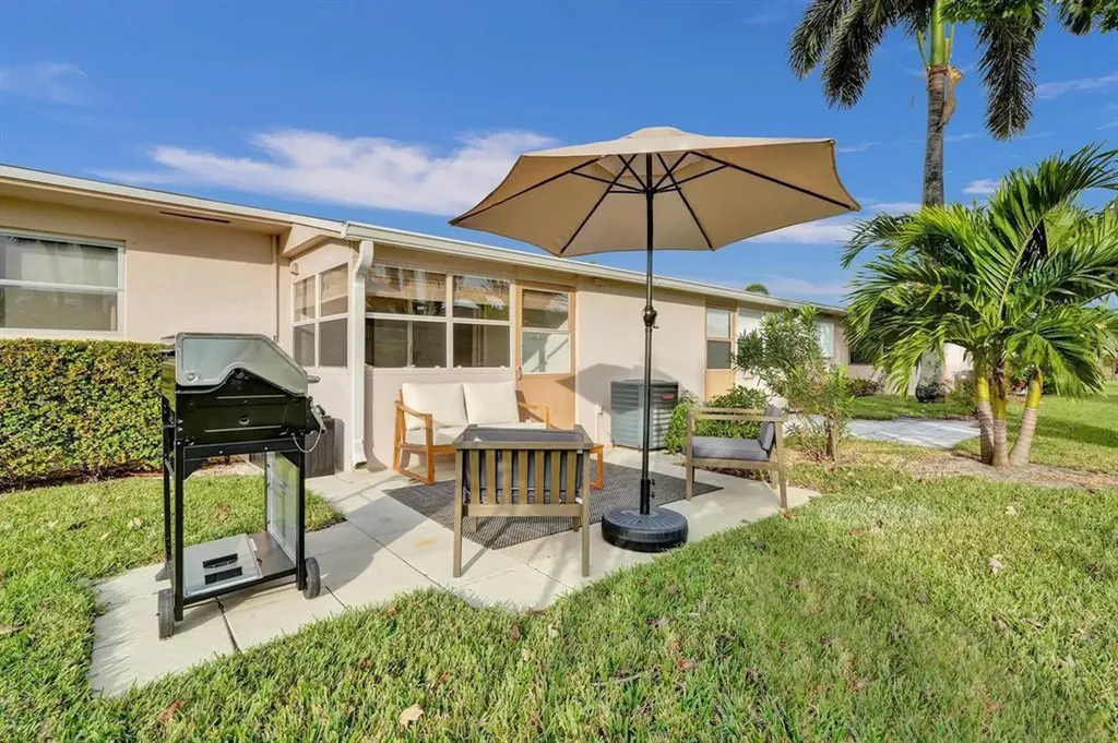 2592 E Dudley Drive Drive E West Palm Beach FL 33415