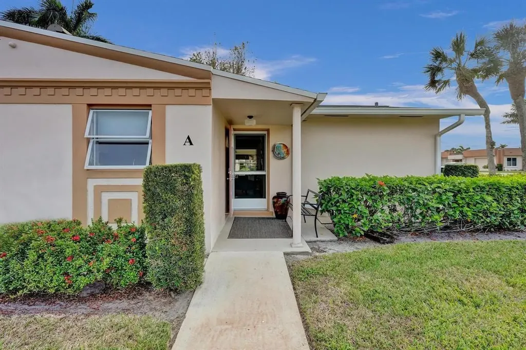 2592 E Dudley Drive Drive E West Palm Beach FL 33415