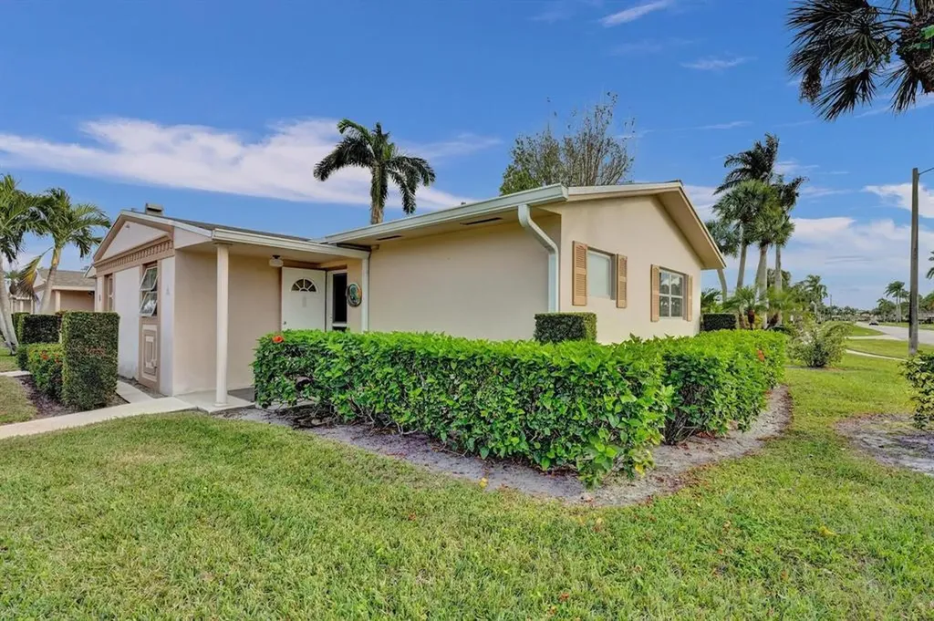 2592 E Dudley Drive Drive E West Palm Beach FL 33415