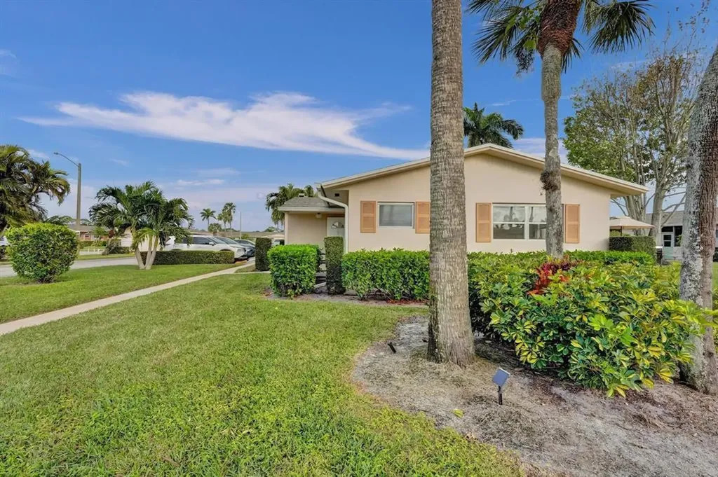 2592 E Dudley Drive Drive E West Palm Beach FL 33415
