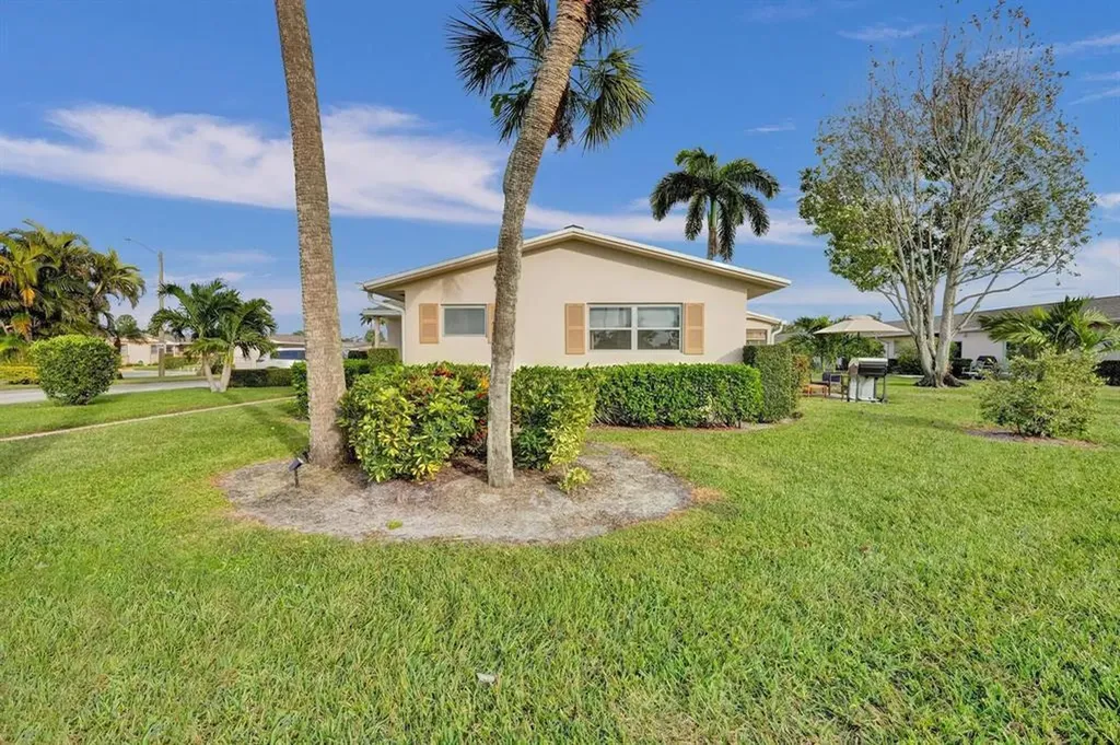 2592 E Dudley Drive Drive E West Palm Beach FL 33415