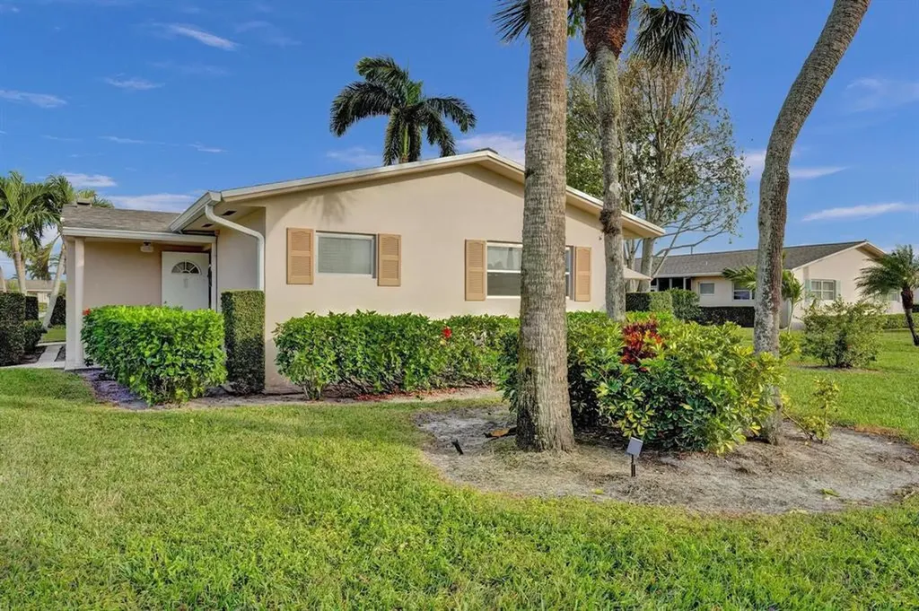 2592 E Dudley Drive Drive E West Palm Beach FL 33415