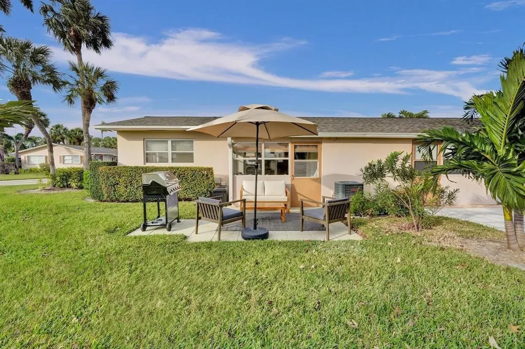 2592 E Dudley Drive Drive E West Palm Beach FL 33415