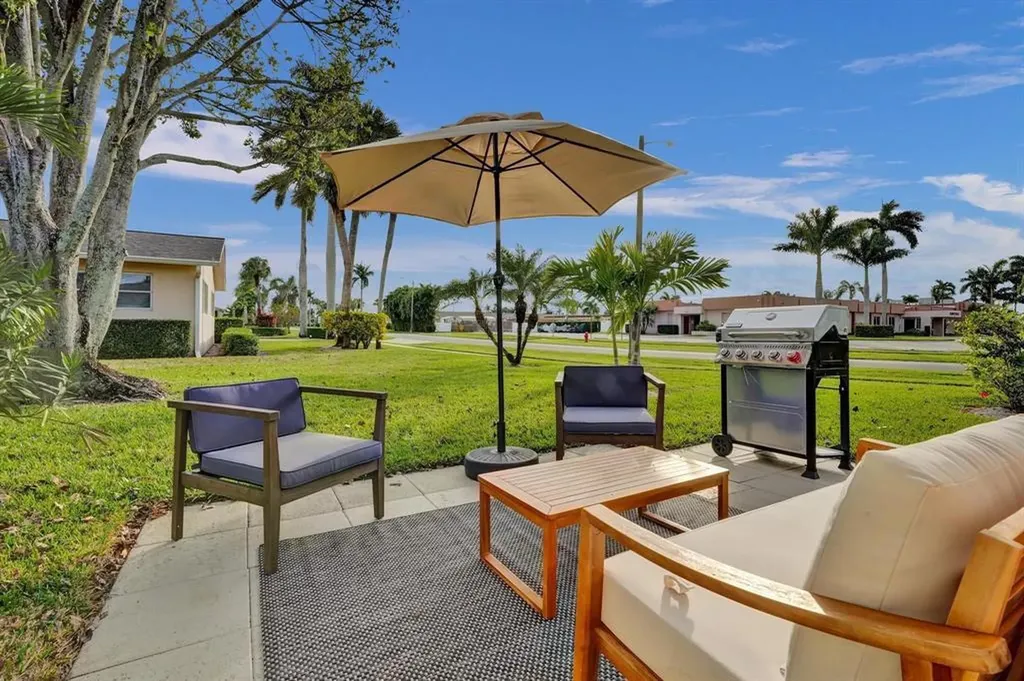 2592 E Dudley Drive Drive E West Palm Beach FL 33415