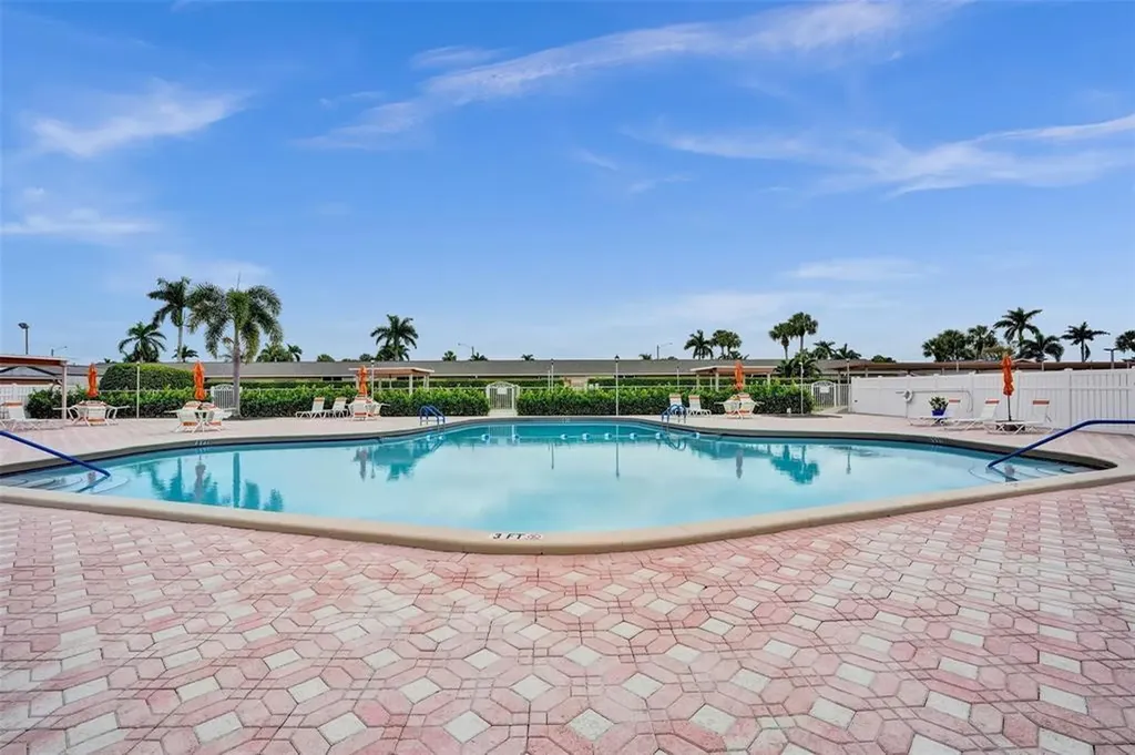 2592 E Dudley Drive Drive E West Palm Beach FL 33415