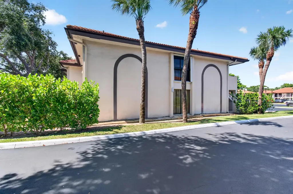 351 Club Circle Boca Raton FL 33487