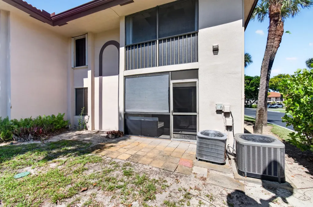 351 Club Circle Boca Raton FL 33487