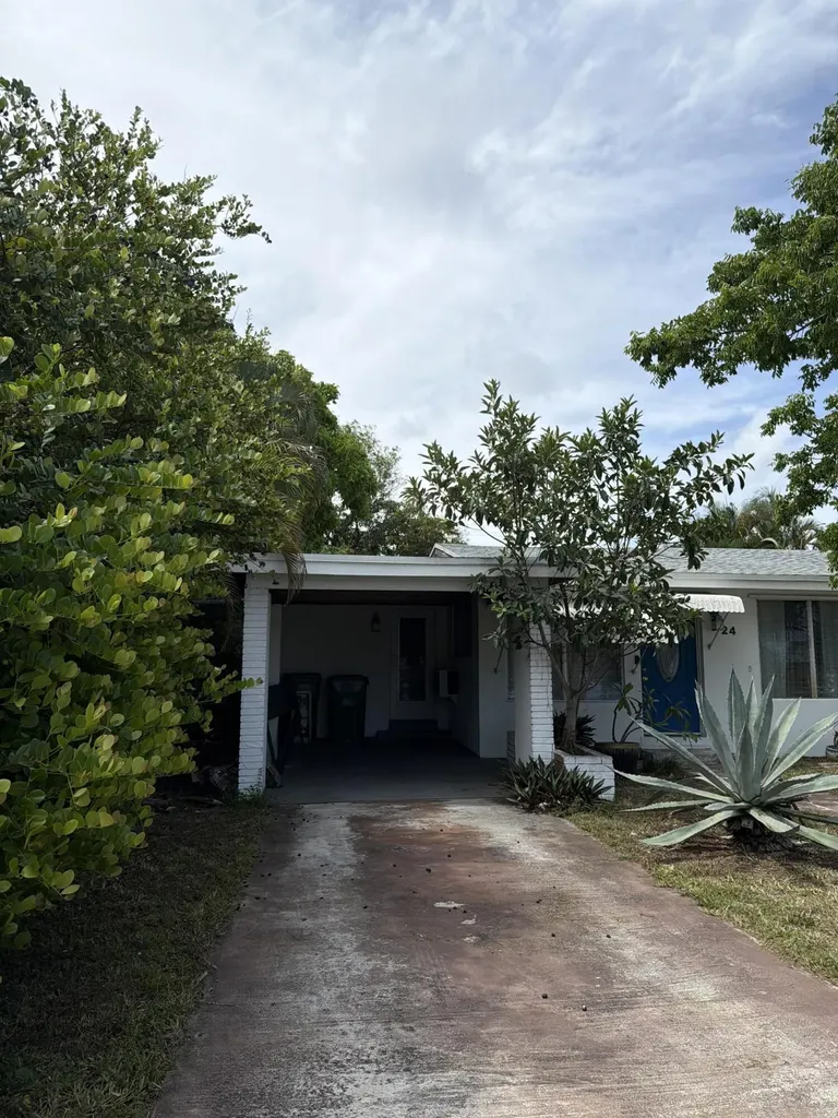 24 SW 12th Street Dania Beach FL 33004