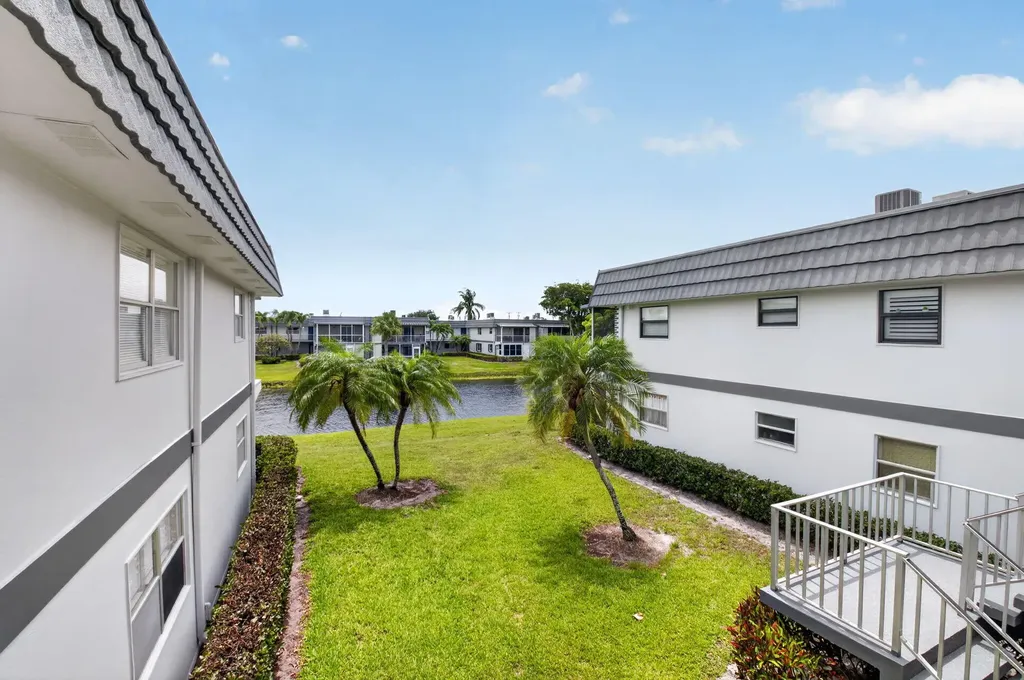 321 Saxony Trail Delray Beach FL 33446