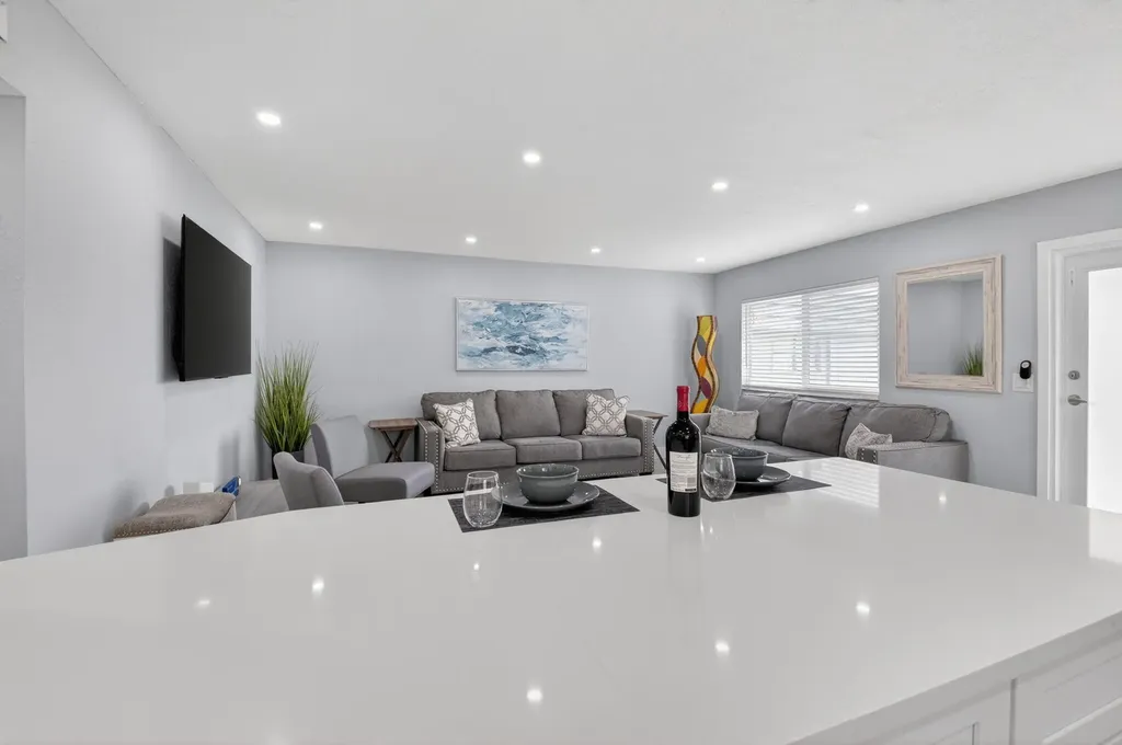 321 Saxony Trail Delray Beach FL 33446