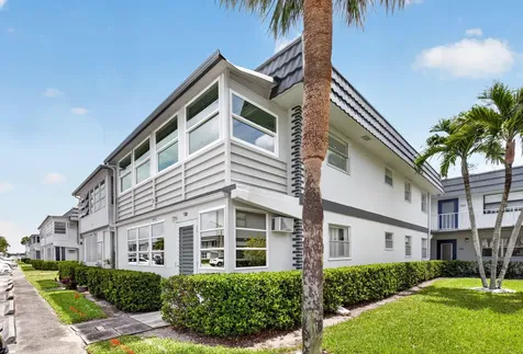 321 Saxony Trail Delray Beach FL 33446