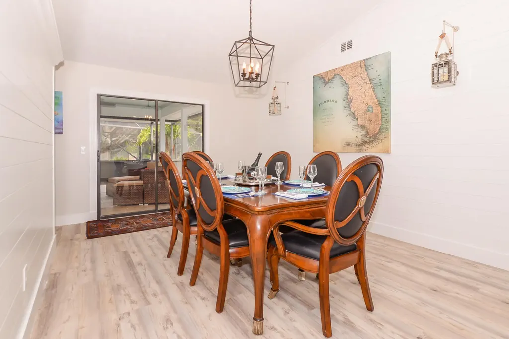 2411 NE Pinecrest Lakes Boulevard Jensen Beach FL 34957