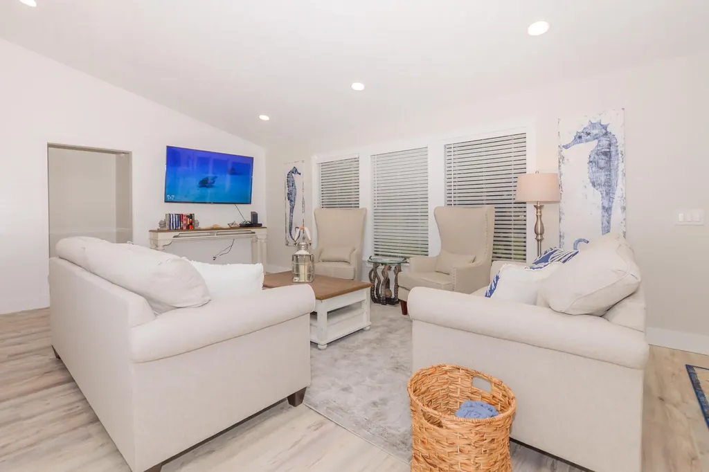 2411 NE Pinecrest Lakes Boulevard Jensen Beach FL 34957