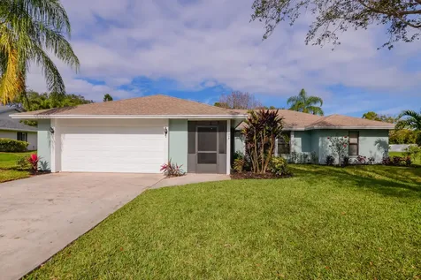 2411 NE Pinecrest Lakes Boulevard Jensen Beach FL 34957