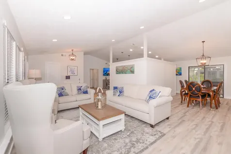 2411 NE Pinecrest Lakes Boulevard Jensen Beach FL 34957