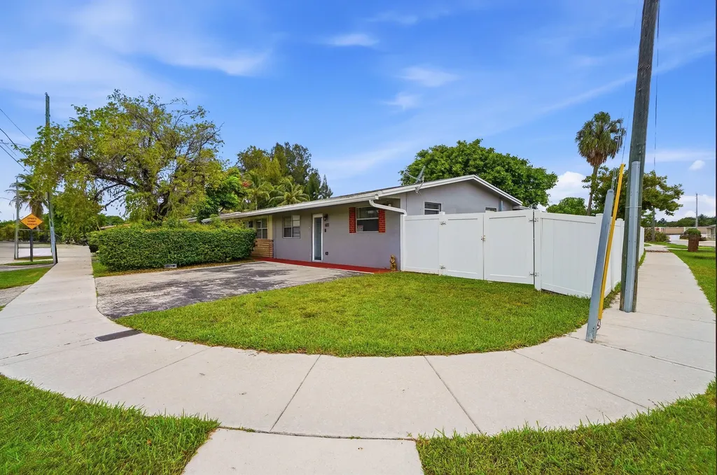 6871 SW 16th Court North Lauderdale FL 33068