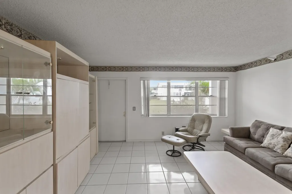 270 Farnham L Deerfield Beach FL 33442