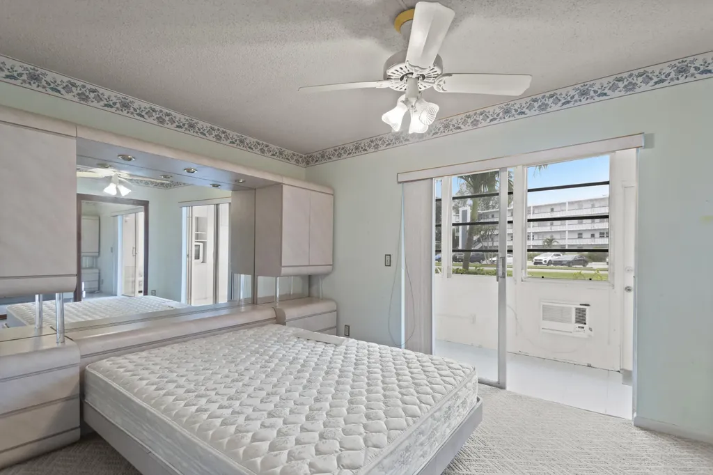 270 Farnham L Deerfield Beach FL 33442