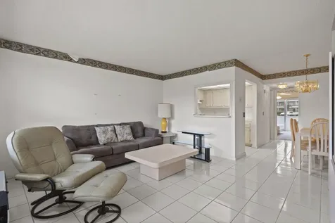 270 Farnham L Deerfield Beach FL 33442
