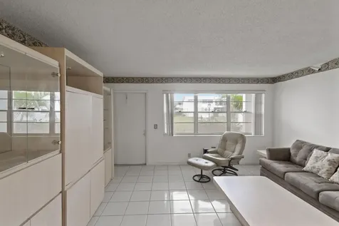 270 Farnham L Deerfield Beach FL 33442
