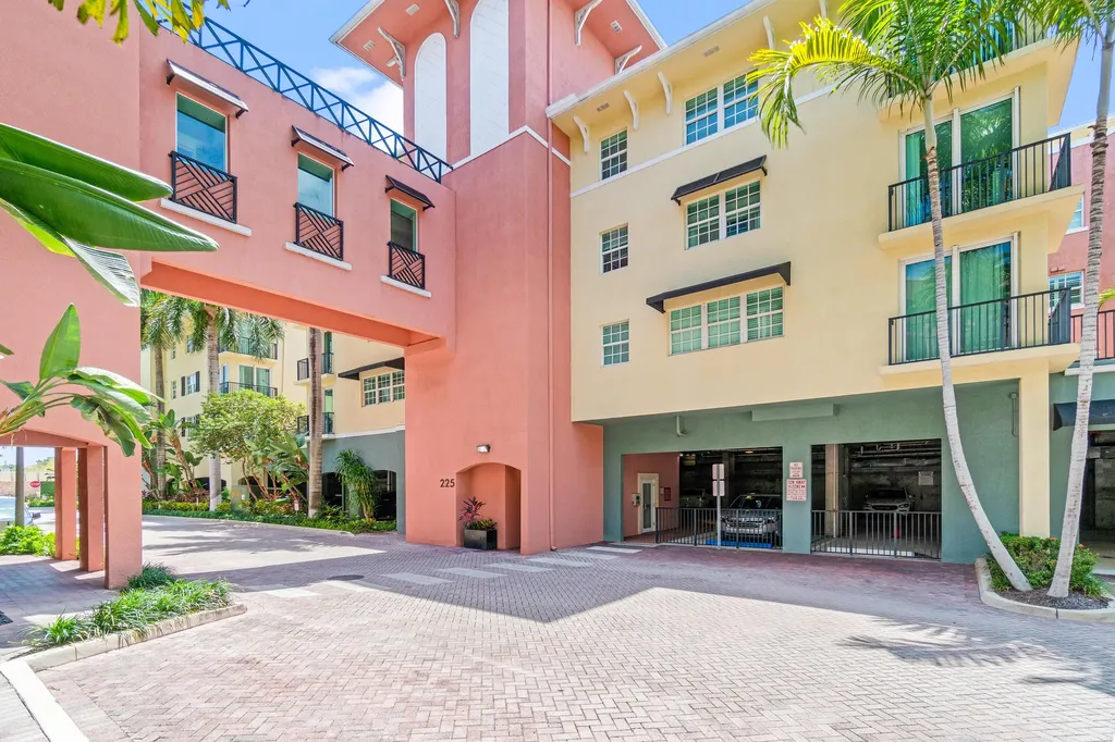 225 NE 1st Street Delray Beach FL 33444