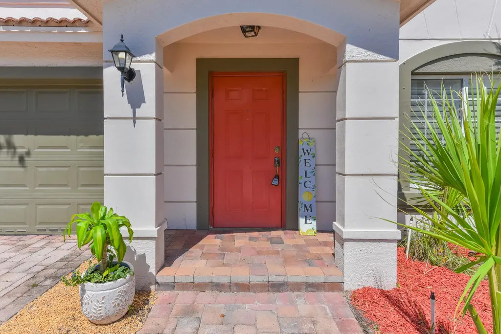 2020 SW Newport Isle Boulevard Port St Lucie FL 34953