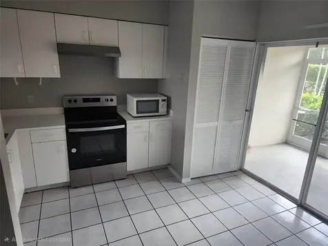 51 Whitehead Circle Weston FL 33326
