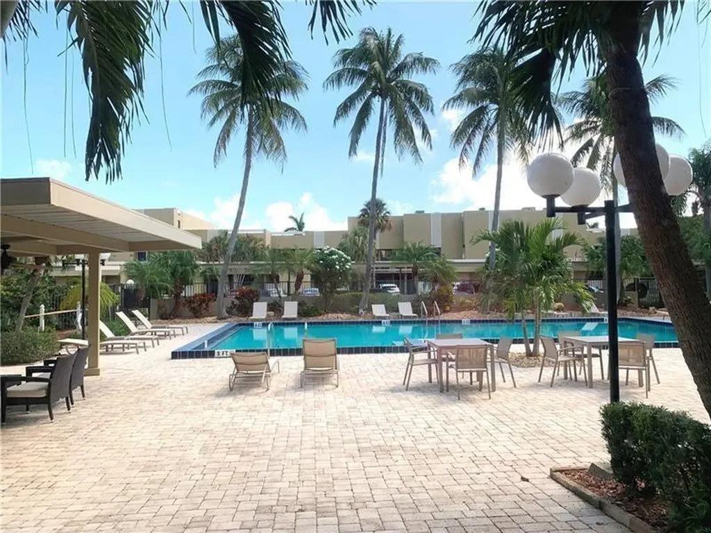 1100 SE 5th Court Pompano Beach FL 33060