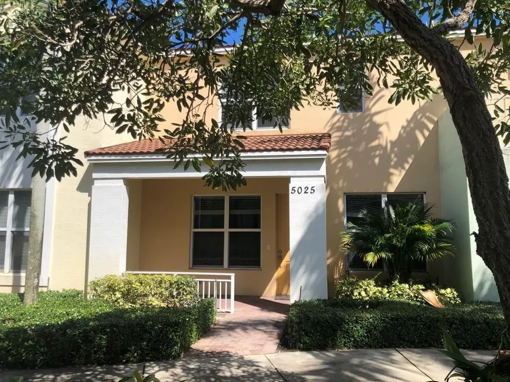 5025 NW 16th Way Boca Raton FL 33431