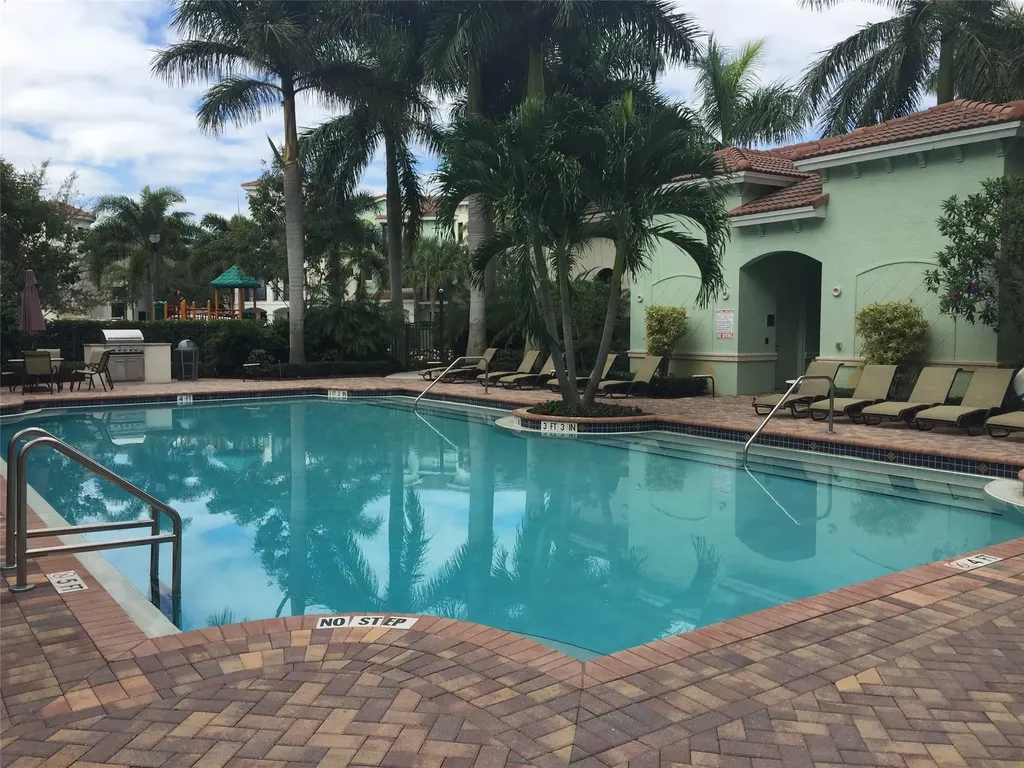 5025 NW 16th Way Boca Raton FL 33431