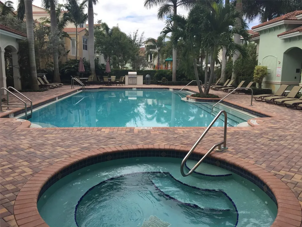 5025 NW 16th Way Boca Raton FL 33431