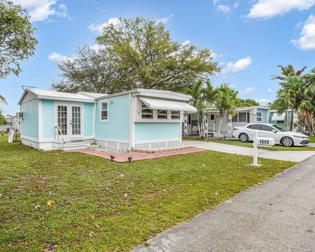 1680 SW 84th Avenue Davie FL 33324