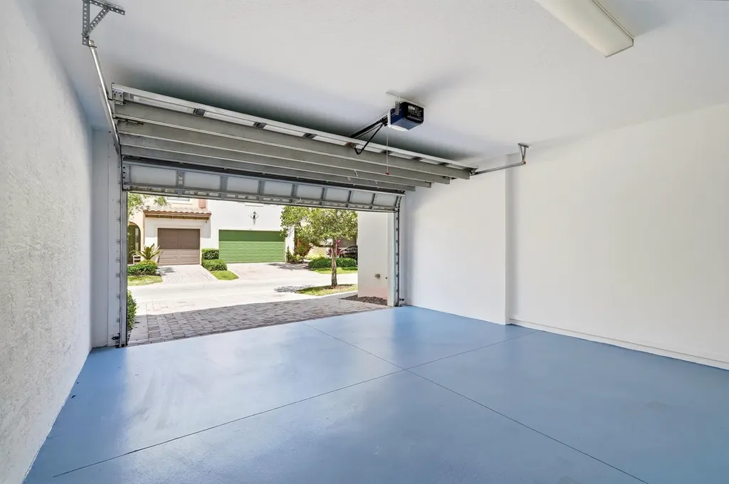 3390 NW 125th Avenue Sunrise FL 33323