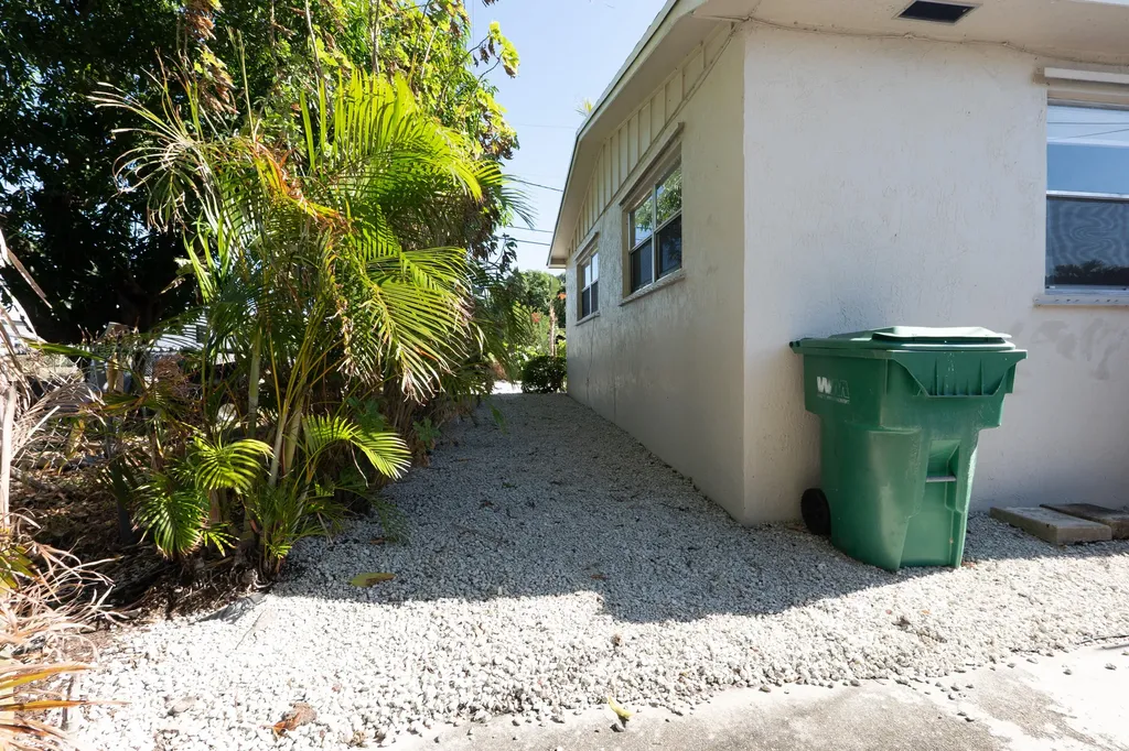2401 Avenue Q West Palm Beach FL 33404