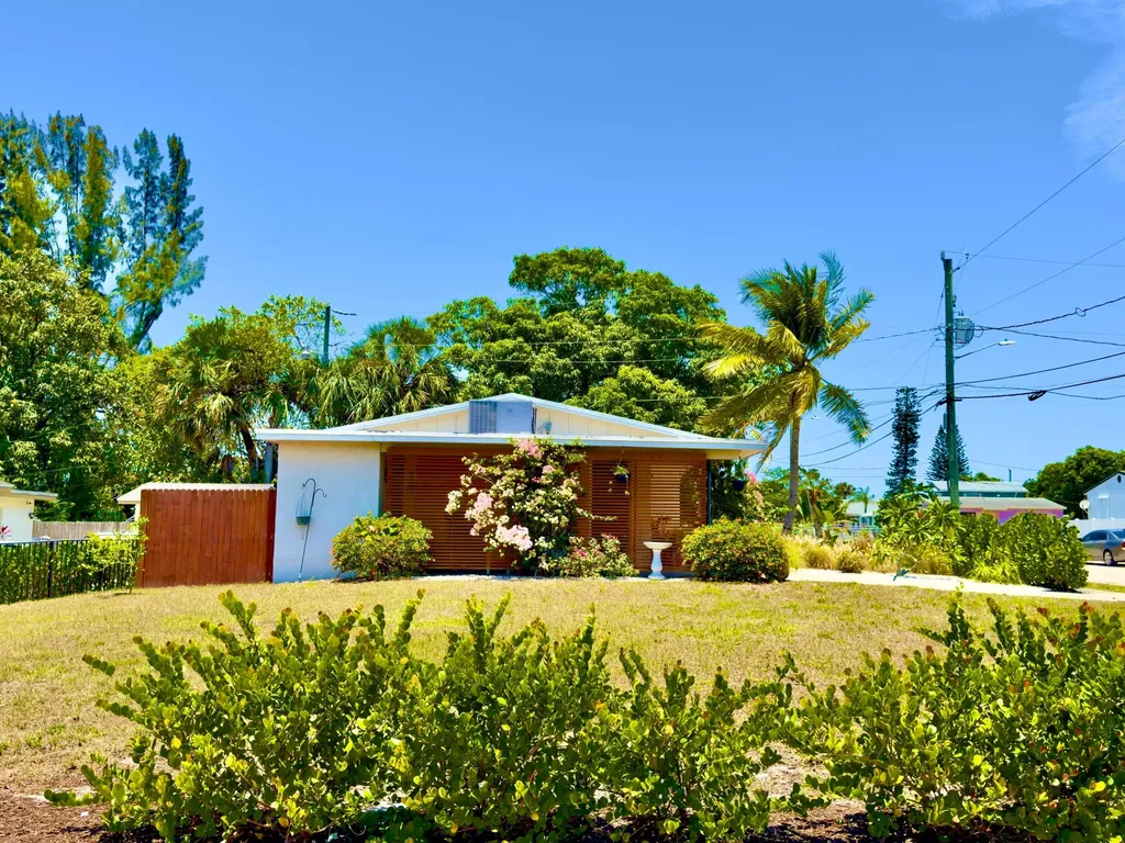 2401 Avenue Q West Palm Beach FL 33404
