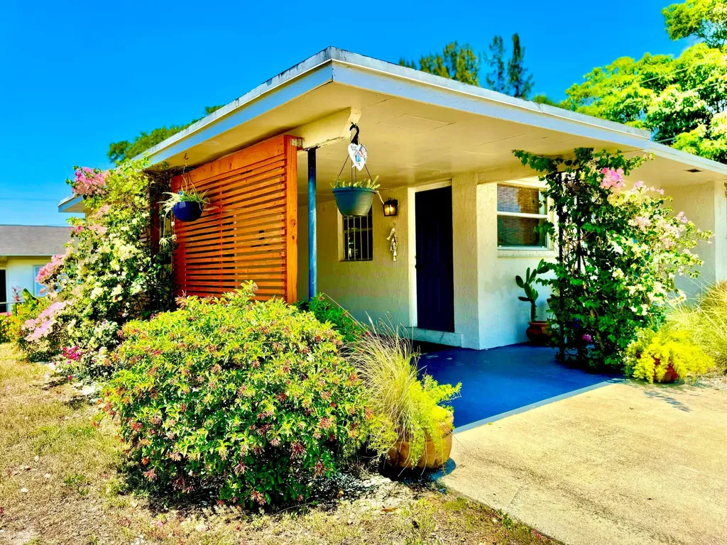 2401 Avenue Q West Palm Beach FL 33404