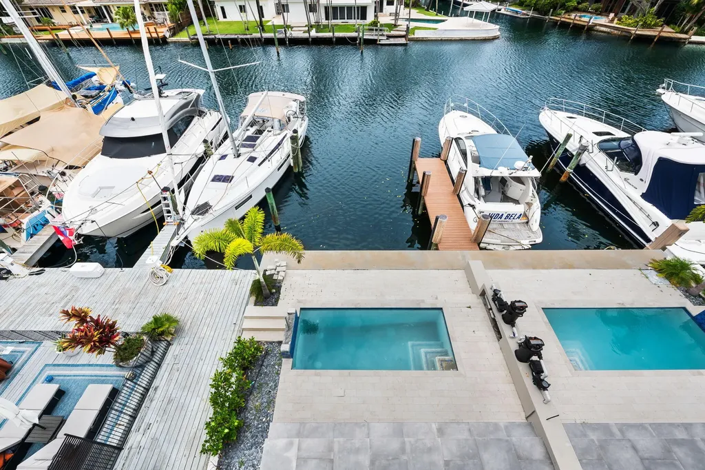 323 Hendricks Isle Fort Lauderdale FL 33301