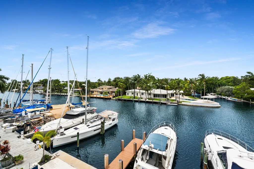 323 Hendricks Isle Fort Lauderdale FL 33301