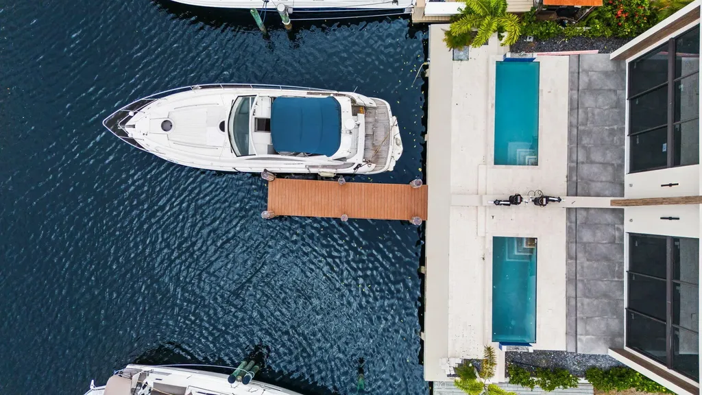 323 Hendricks Isle Fort Lauderdale FL 33301