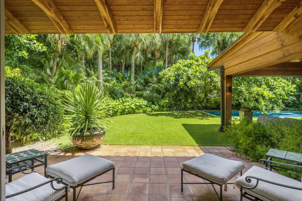 6 La Costa Way Palm Beach FL 33480