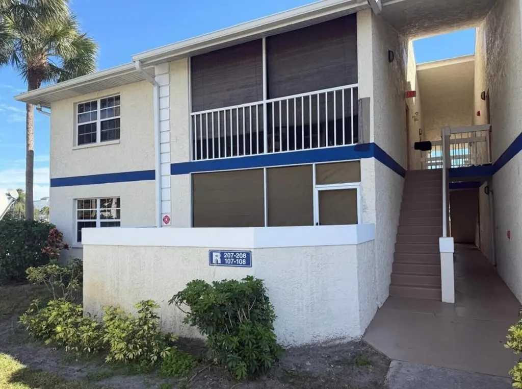 1531 SE Royal Green Circle Port St Lucie FL 34952
