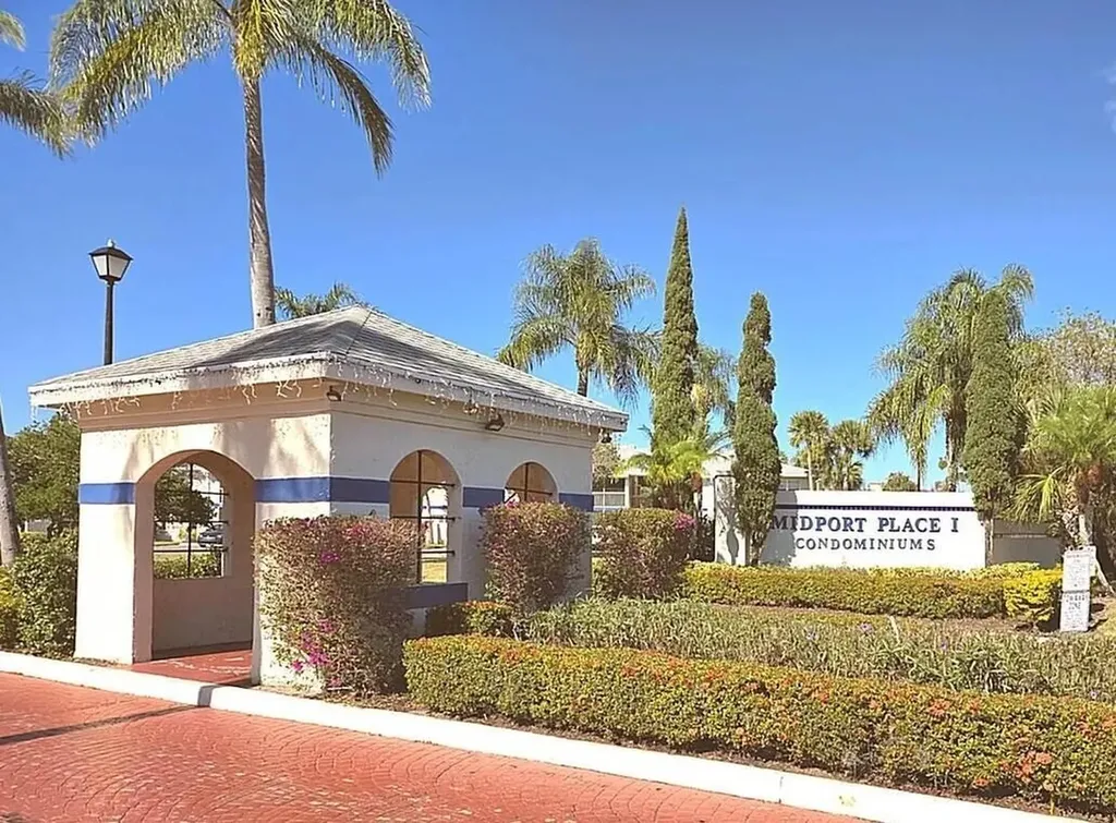 1531 SE Royal Green Circle Port St Lucie FL 34952