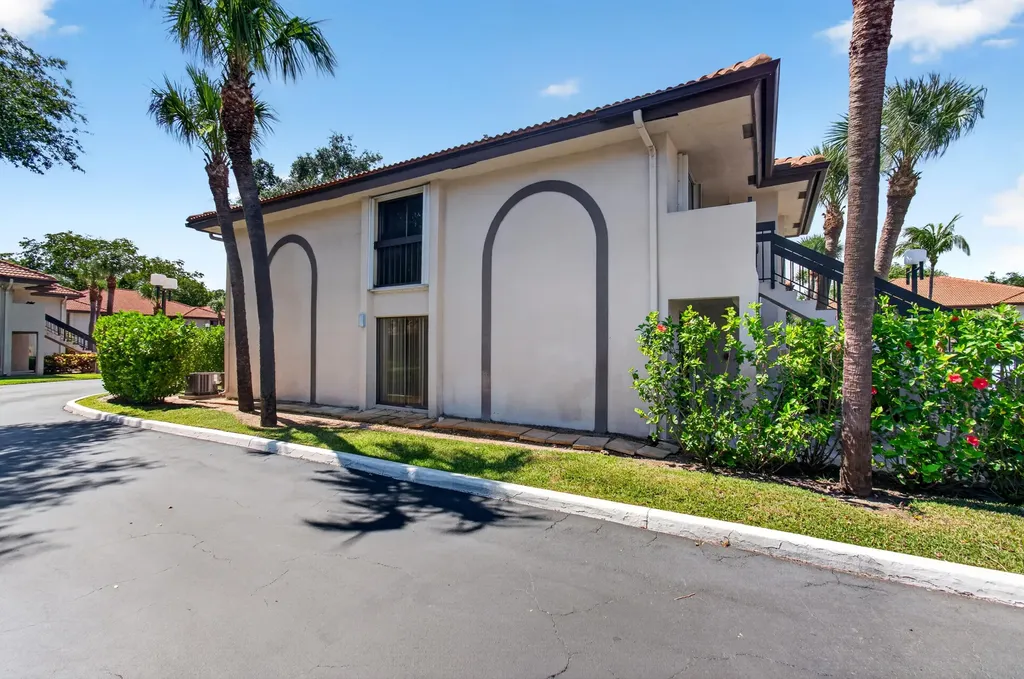 351 Club Circle Boca Raton FL 33487