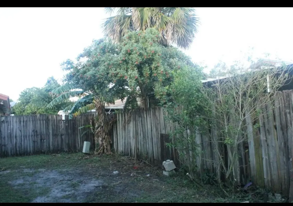 8682 Satalite Terrace West Palm Beach FL 33403