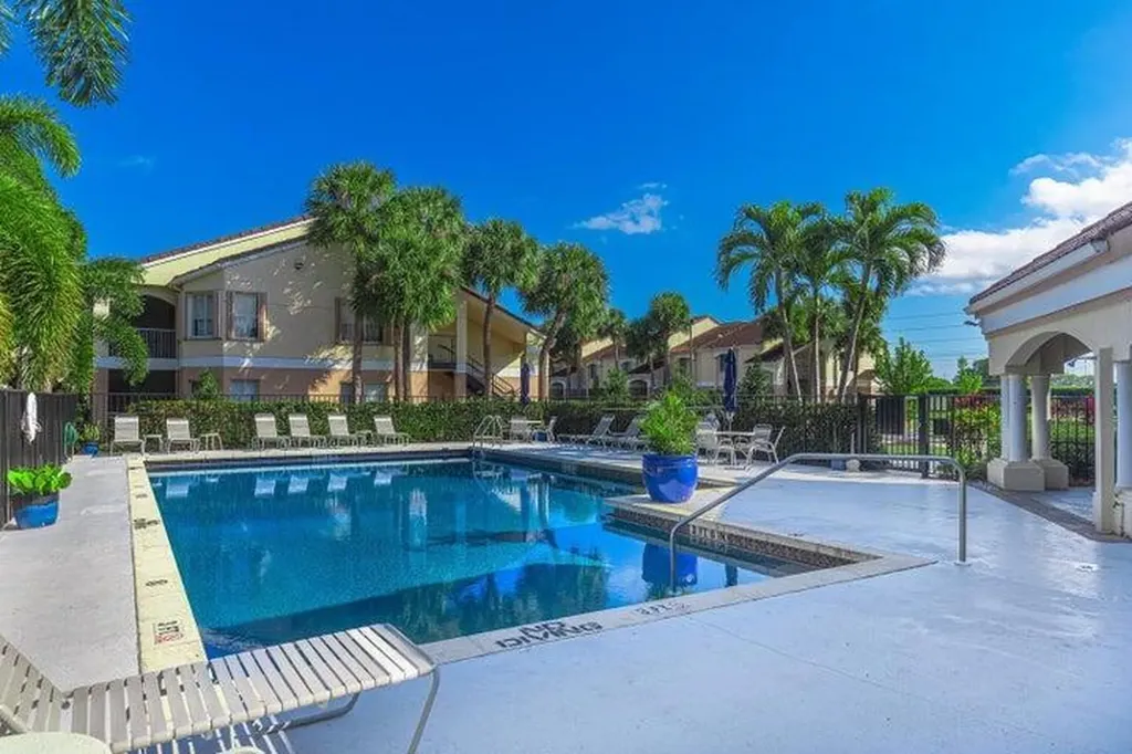 815 W Boynton Beach Boulevard Boynton Beach FL 33426